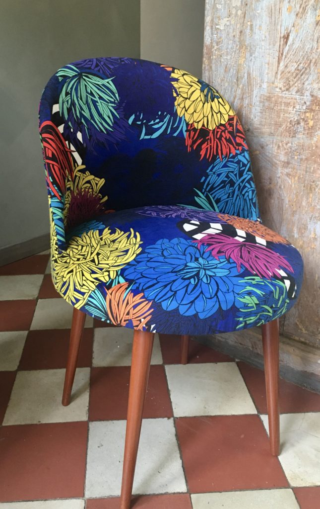 Restauration chaise tissu velours par l’atelier SIBIENASSIS 
